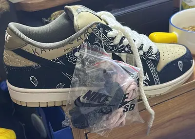 Nike x Travis Scoot SB Dunk Low paisley dark blue cream sneakers (with extra laces)