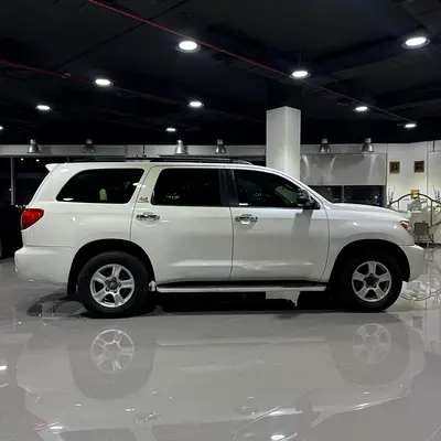 2012 Toyota SEQUOIA — фото 4