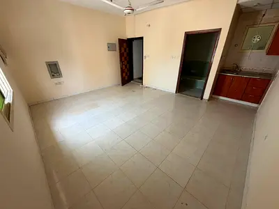 فرصة مميزة لاستوديو بسعر اقتصادي  مساحة مناسبة بتصميم عملي  حمام بتشطيب جيد إضاءة طبيعية جيدة تهوية ممتازة جاهز للسكن • منطقة حيوية ومخدومة