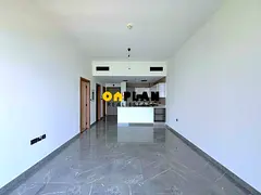 Refined 1BR | Street View | Mid Floor | Immediate Transfer