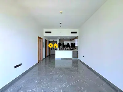 Refined 1BR | Street View | Mid Floor | Immediate Transfer