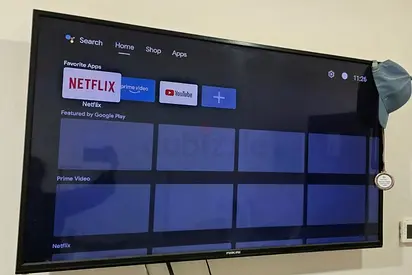 Nikai 55Inch UHD Smart TV with MI Box and Wall Bracket