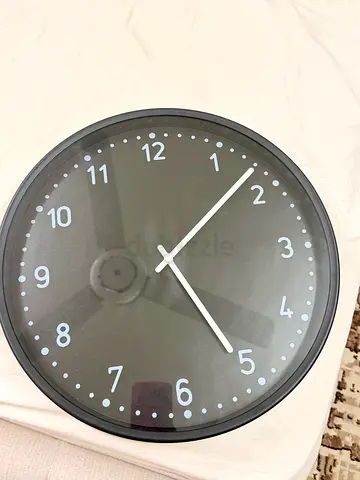 Simple round wall clock - black frame, silent sweep (used)