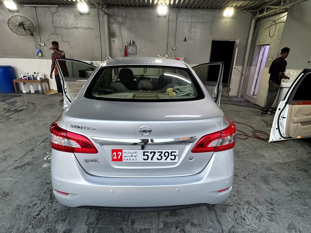 Nissan Sentra 2019 — photo 1 of 10