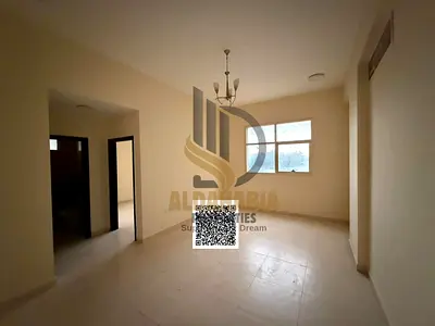 للإيجار – شقة غرفتين وصالة في الجرف 1 | عجمان 🏡 شقة واسعة بموقع مميز بالقرب من شارع عمار والخدمات الأساسية 📍 الموقع: الجرف 1 – عجمان  ✨ تقع الشقة في