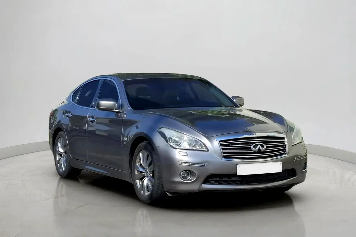 Infiniti Q70 2014 — photo 1 of 18