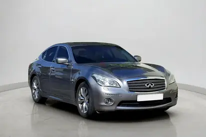 2014 Infiniti Q70 Luxury 3.7L | GCC Specifications