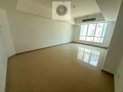 شقه غرفتين وصاله  للايجارالسنوى فى المجاز2 بإمارة الشارقه باركن مجانى خزائن بالحائط بلكونه اطلاله مفتوحه غرفة خادمة  مساحات واسعه