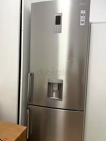 LG stainless steel refrigerator with water dispenser - excellent condition