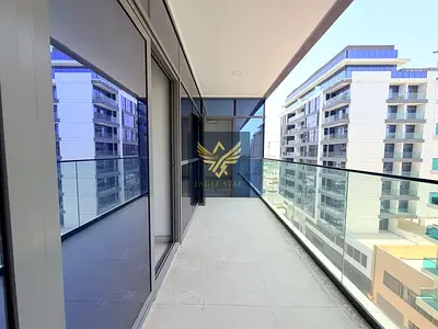 شقة مشرقة بغرفة نوم واحدة | شرفة | إطلالة على وسط المدينة