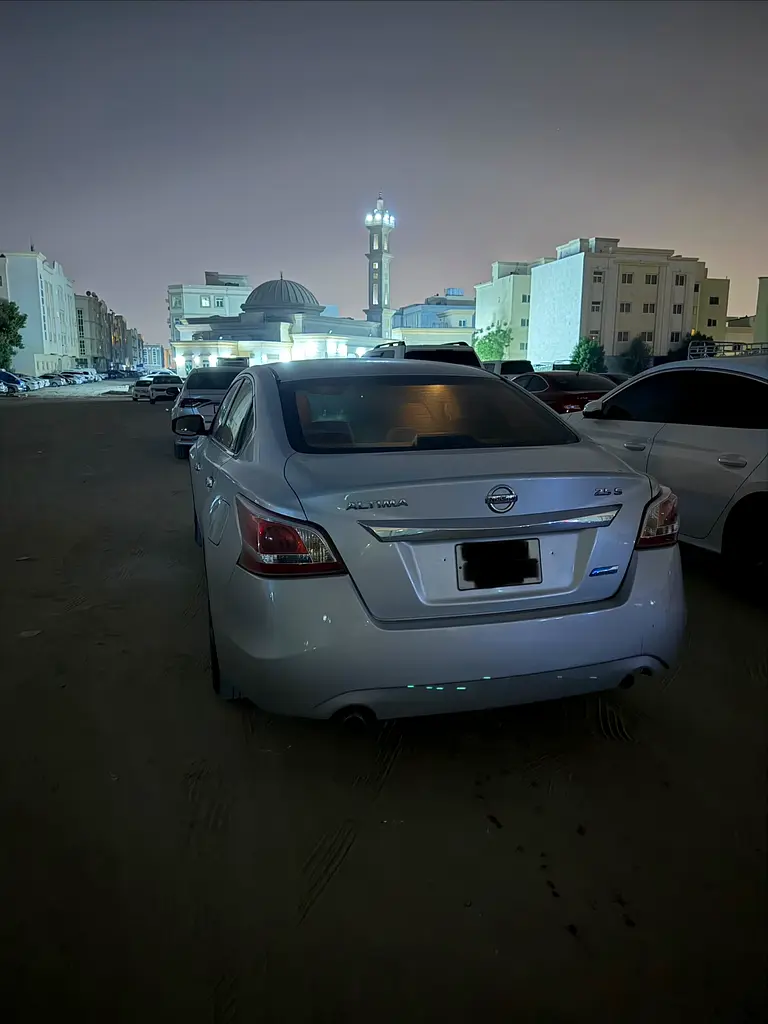 Nissan Altima 2013 — photo 1 of 3