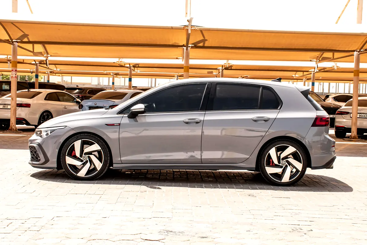 Volkswagen Golf GTI 2021 — photo 1 of 17