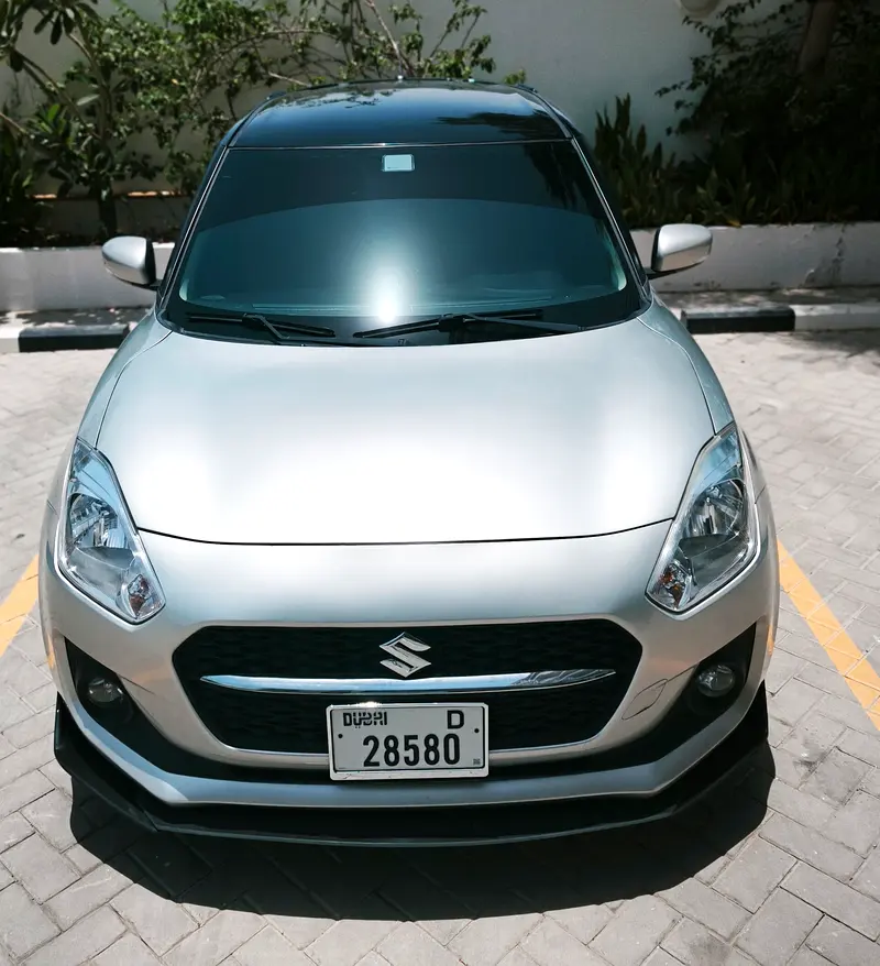 Suzuki Swift 2023 — photo 1 of 12