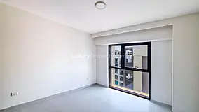 3BR | VACANT | SPACIOUS | UNFURNISHED | POOL VIEW