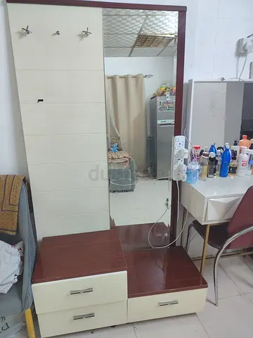 Free Dressing table