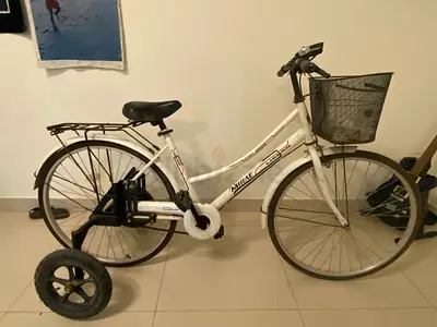 Mirae White City Bicycle with Front Basket and Training Wheel