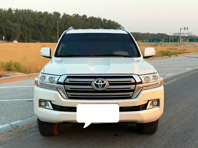تويوتا لاندكروزر GXR V6 موديل 2018 خليجي صبغ الوكالة بقمة النظافة