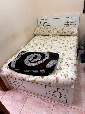 Bed, Mattress and Comforter