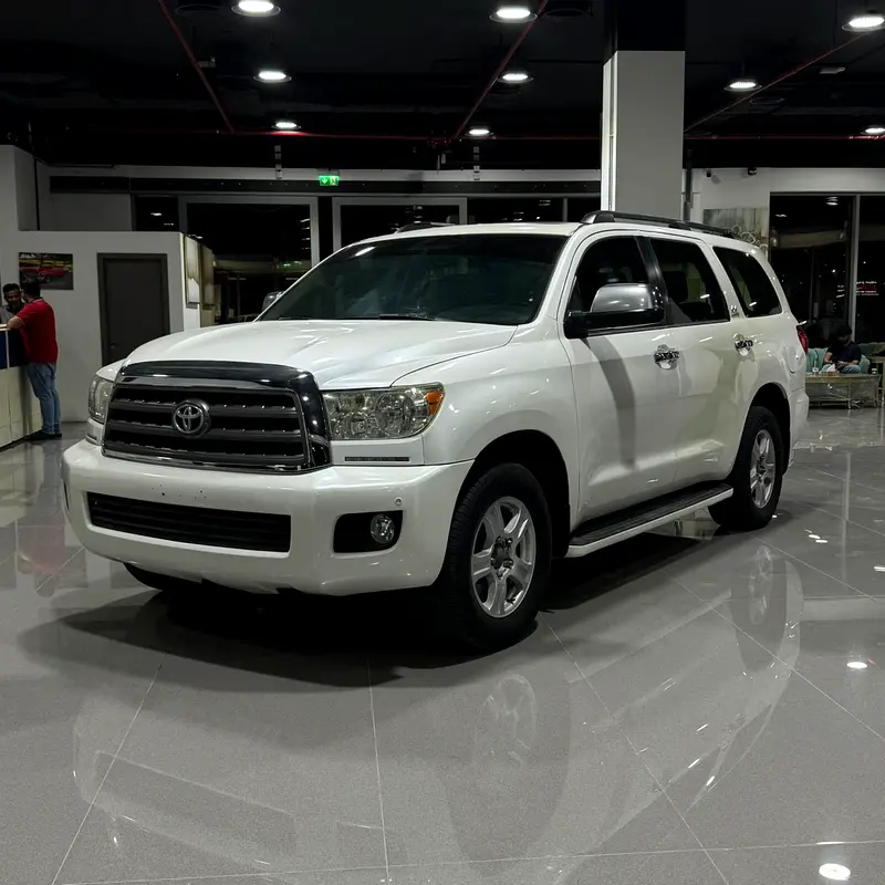 Toyota Sequoia 2012 — photo 1 of 11