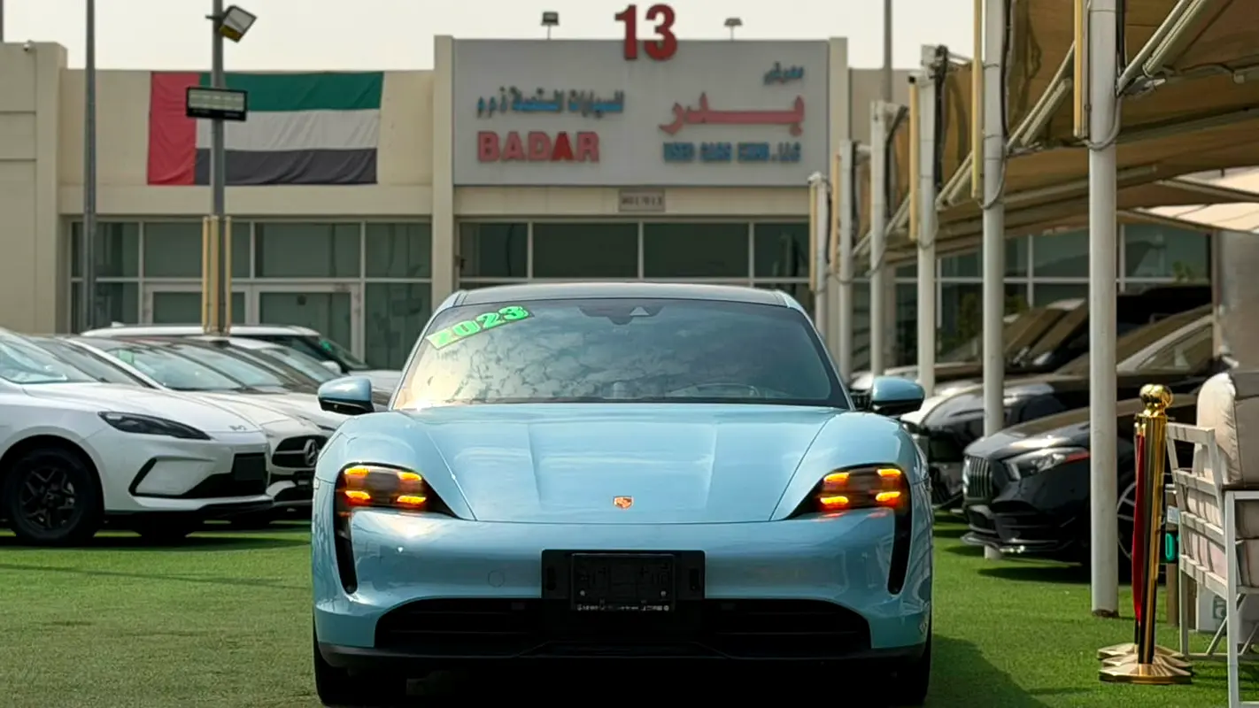 Porsche Taycan 2023 — photo 1 of 20