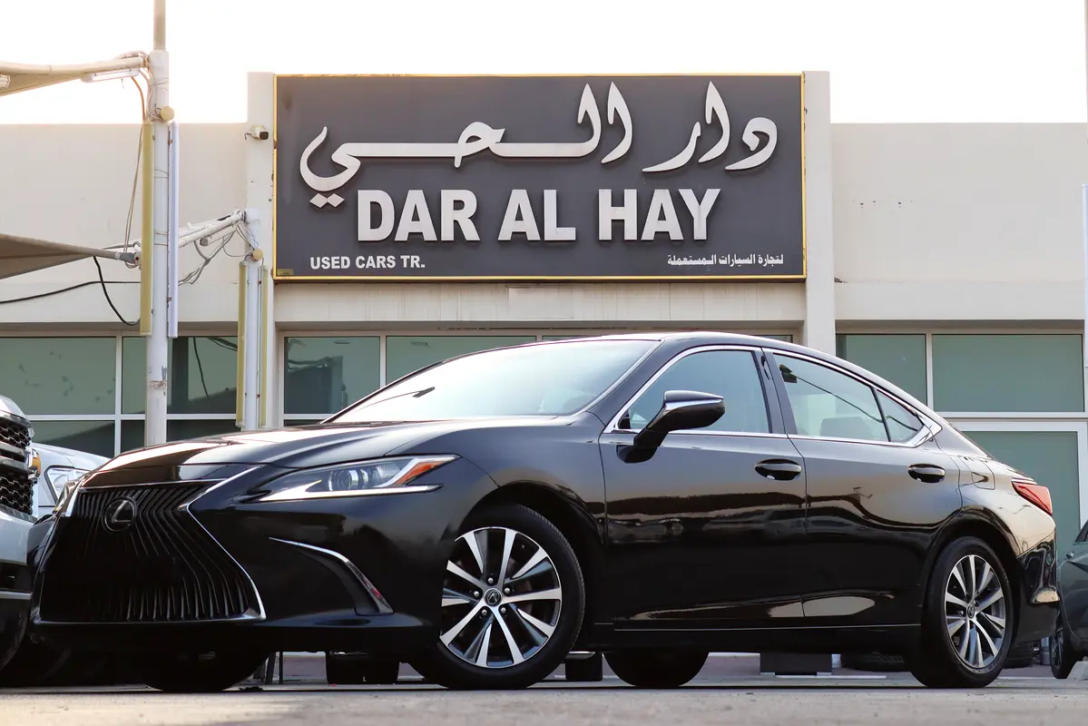 Lexus ES-Series 2019 — photo 1 of 20