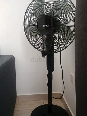 Midea Stand Fan with remote in good working condition one year old