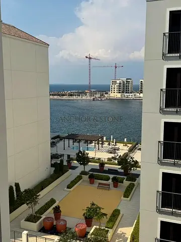 Community and Sea View | Open-Plan Layout