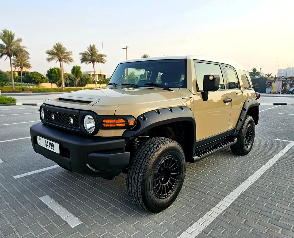 Toyota FJ Cruiser 2022 — photo 1 of 20