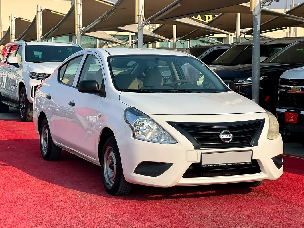 Nissan Sunny 2018 — photo 1 of 15