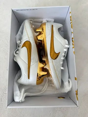 Limited edition Nike Tiempo Legend SE Ronaldinho touch of gold