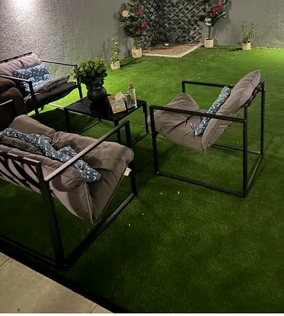 Outdoor metal frame lounge chairs set with cushions (4-seater) with table