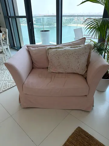 Comfortable single armchair in light pink - good condition