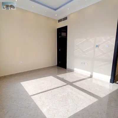 شقه للايجار السنوي ثلاث غرف و صاله منطقه الروضه عجمان موقع مميز سهوله الوصول لمخرج دبي والشارقه