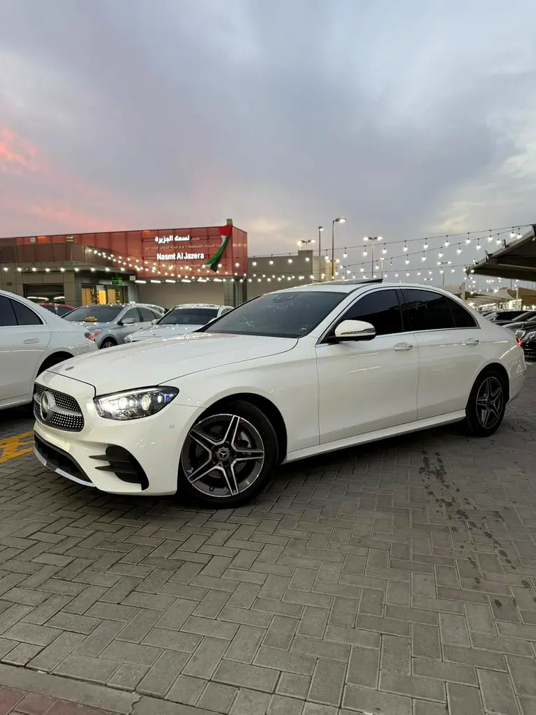 Mercedes-Benz E-Class 2023 — photo 1 of 12