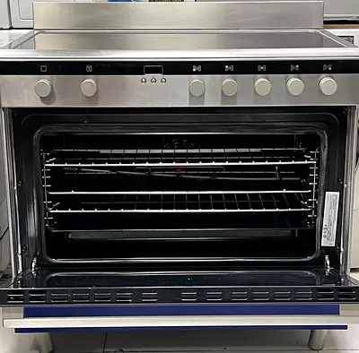 Siemens freestanding electric range with ceramic hob and oven