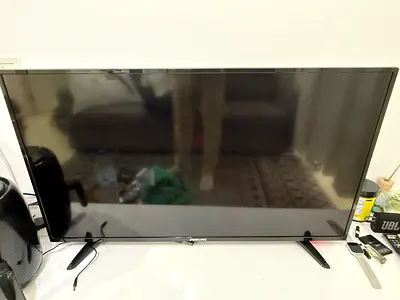 Used 43 inch NIKAI  LED TV in good working condition