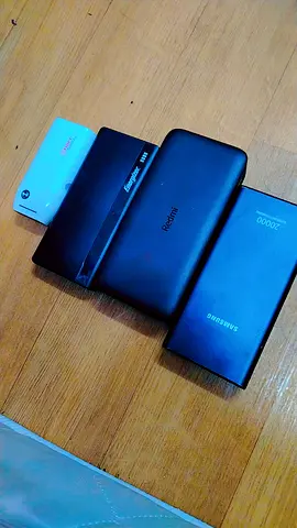Lot of 4 used power banks (Samsung, Redmi and others) - mixed capacities