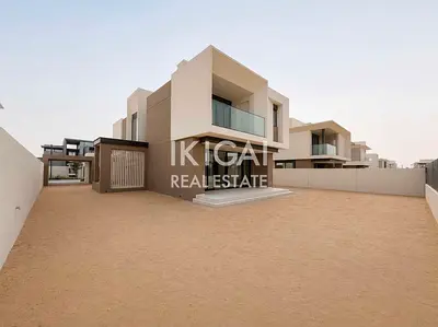 Luxurious Park Facing Villa | Single Row | Vastu | 4BR+Maid+Driver