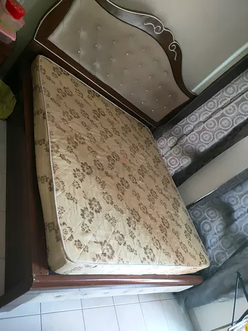King size bed for sale in Discovery gardens