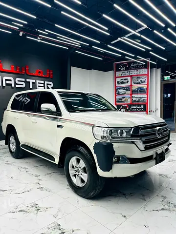 Toyota Land Cruiser VXR 2017 | GCC Specs | V8 Luxury Off-Roader