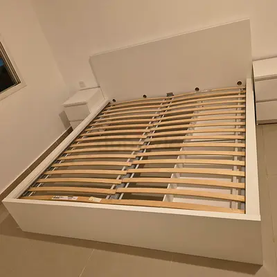 IKEA malam king‑size bed (180 × 200 cm) with 2 storage drawers and an IKEA mattress ✨