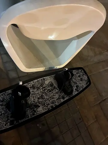 Wakeboard with bindings - used, good condition