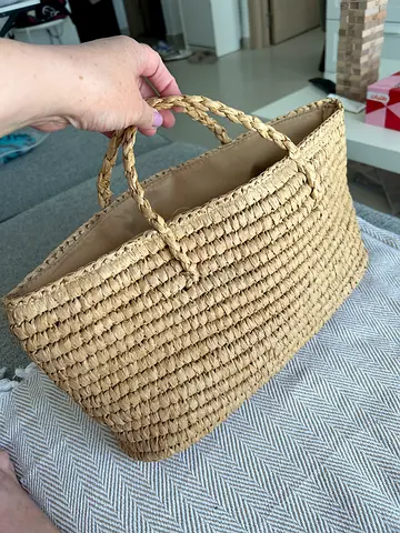 Beach woven straw tote basket with inner pouch
