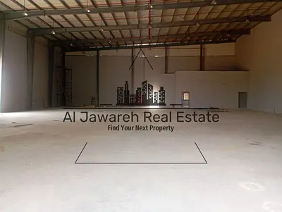 للايجار السنوي مستودع مميز واسع مناسب لجميع الانشطه الصناعيه والتجاريه وعلي الشارع الرئيسي في اماره ام القيوين