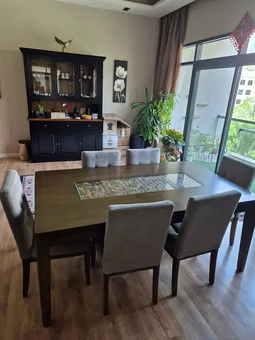 6-seater dining table for sale