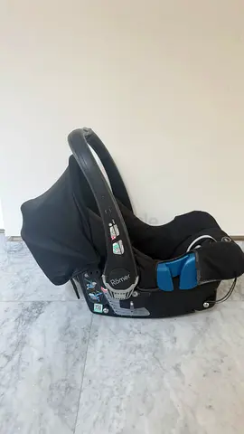 Used infant car seat (rear-facing) with canopy - good condition