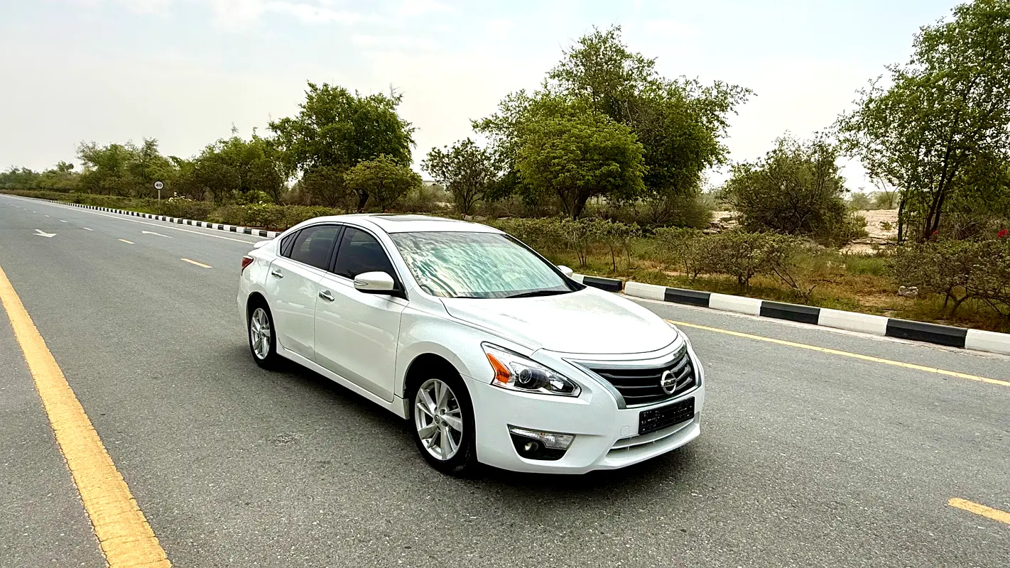 Nissan Altima 2013 — photo 1 of 20