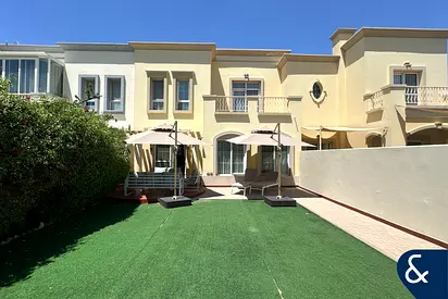2M | Backing Park & Pool | Great condition
