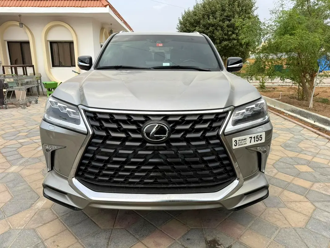 Lexus LX-Series 2021 — photo 1 of 7