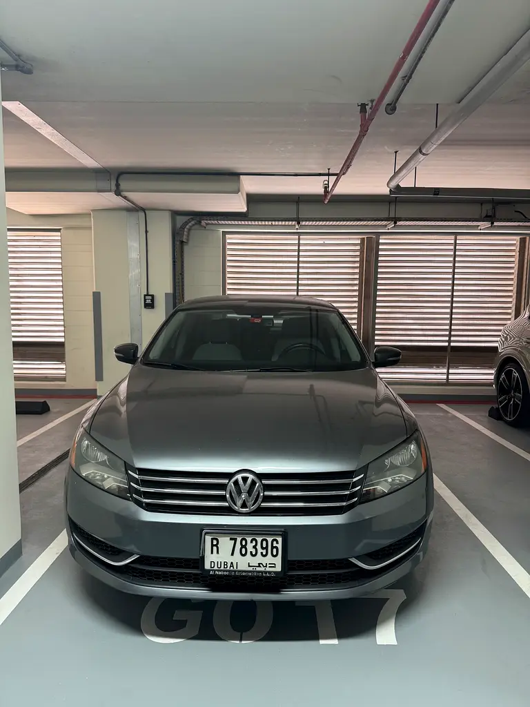 Volkswagen Passat 2014 — photo 1 of 7